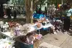 Pedagang-Musiman-Momen-Wisuda-di-Kendari-Sulawesi-Tenggara-Raup-Omzet-hingga-Jutaan-Rupiah.jpg