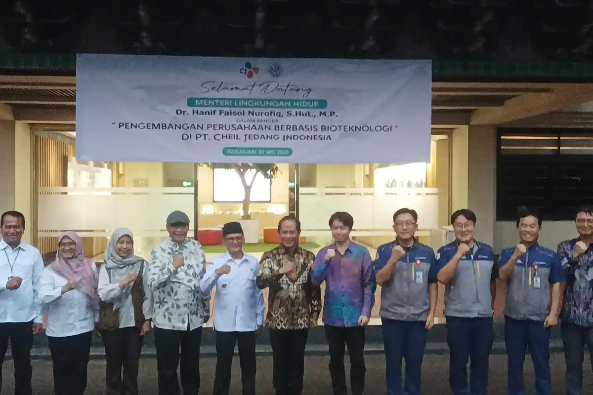 Menteri Lingkungan Hidup Ajak Perusahaan di Jatim Kelola Sampah dari Hulu Hingga Hilir