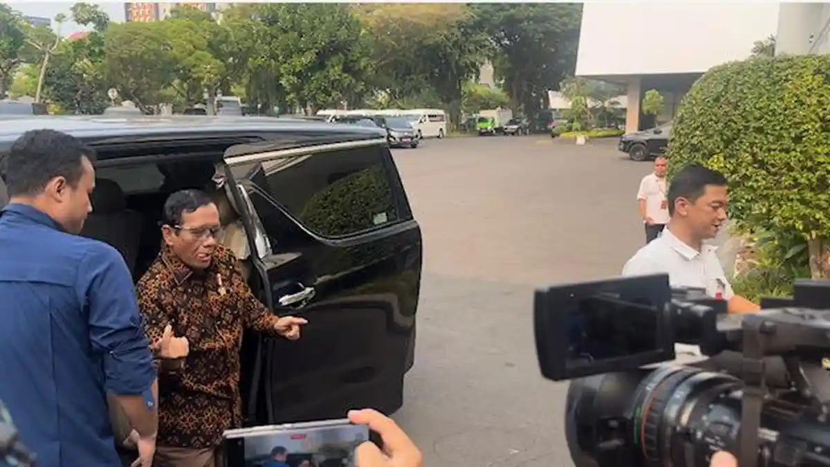 Satu Jam Temui Presiden Jokowi di Istana, Mahfud MD keluar dari Pintu yang Berbeda