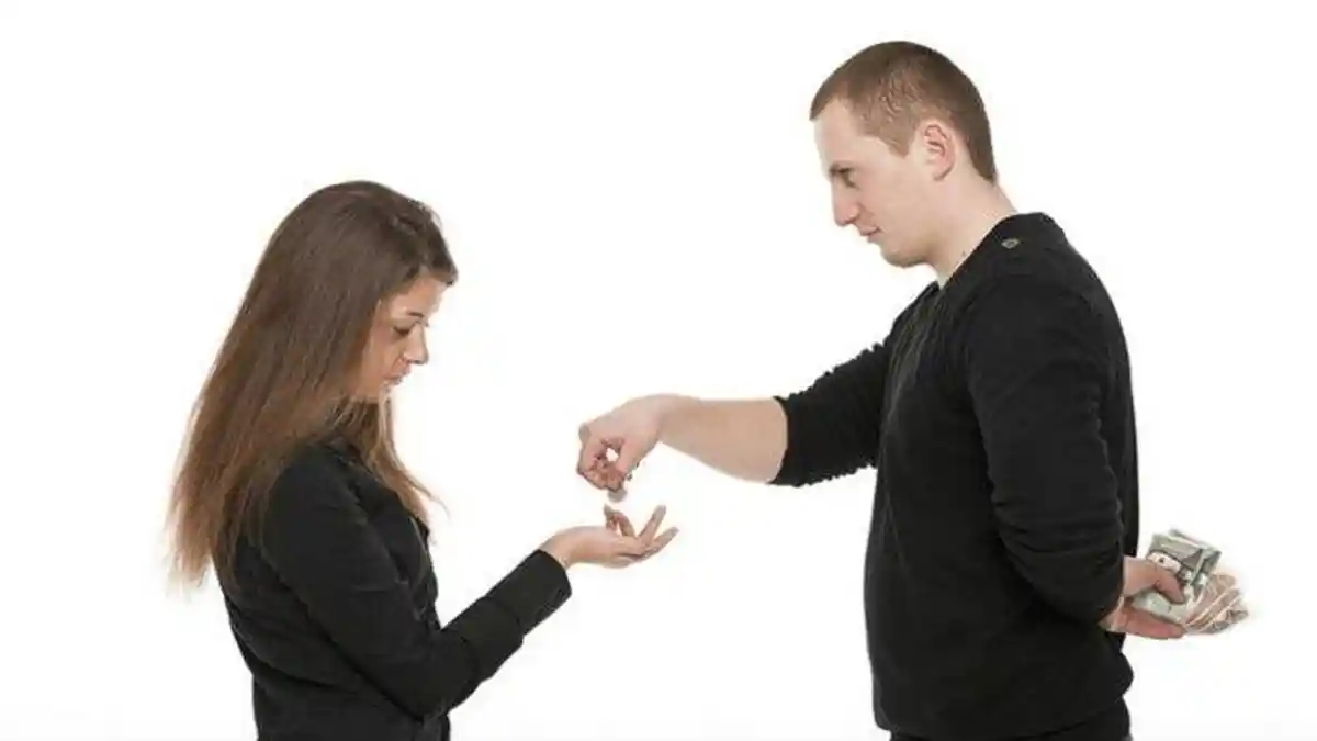 5 Shio Sangat Khawatir Jatuh Miskin Bikin Wataknya Pelit dan Perhitungan