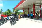 Antrean-panjang-di-SPBU-yang-berada-di-Jl-Ir-Soekarno-Pasangkayu.jpg