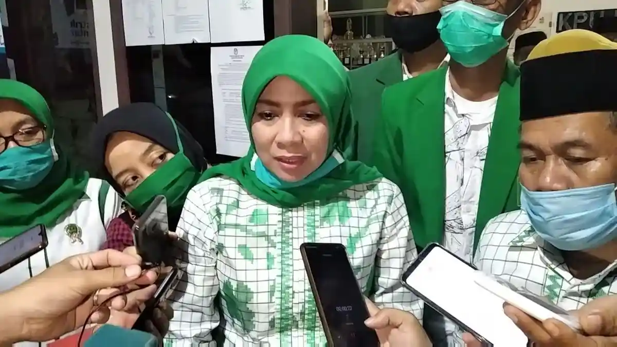 Dampingi Patmawati, Lukman Minta Seluruh Kader Golkar Majene Rapatkan Barisan