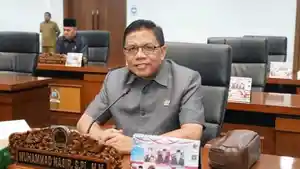Muh-Nasir-saat-menghadiri-Rapat-Paripurna-di-gedung-DPRD-Kaltara.jpg
