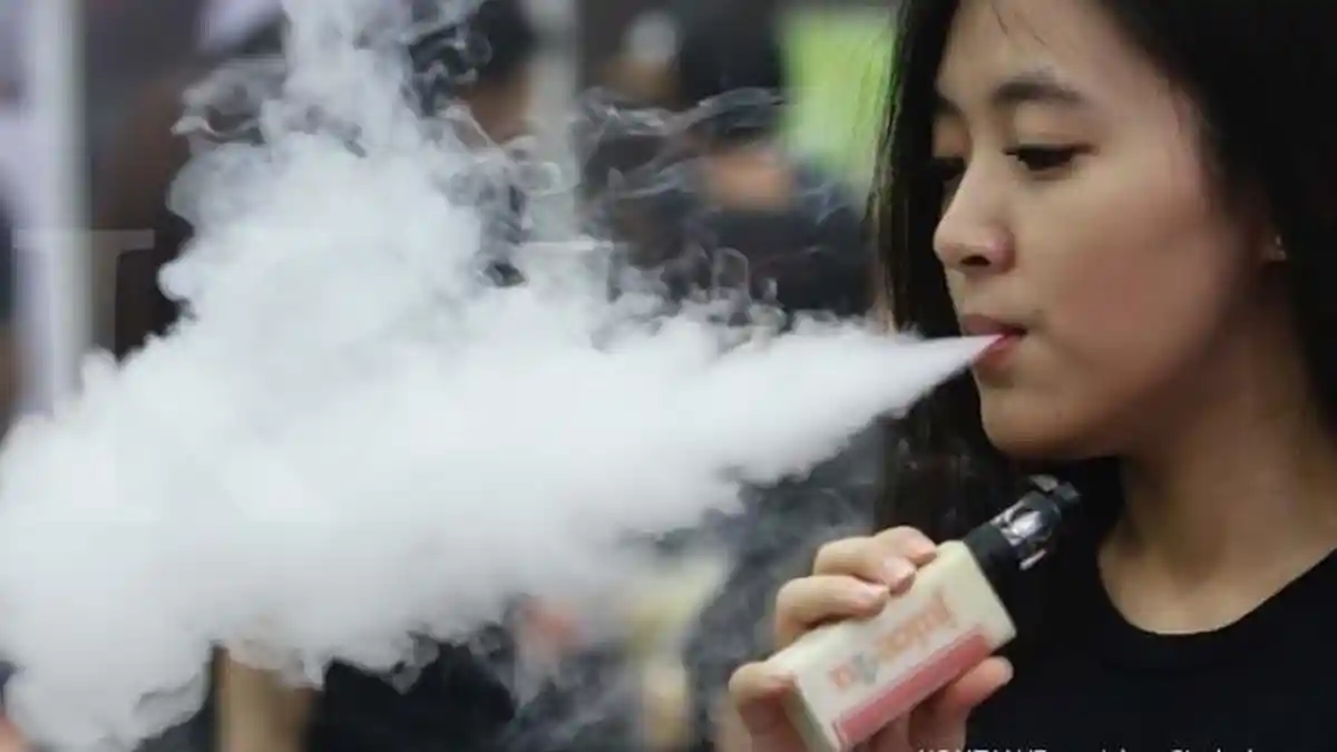 Dokter Ingatkan Rokok Elektrik Punya Kandungan Berbahaya Dibandingkan Rokok Konvensional 