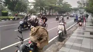 Cuaca-Surabaya-Hari-Ini-Sabtu-13-Juni-2026-Siang-Hujan-Ringan-Suhu-Capai-33-Derajat-Celsius.jpg