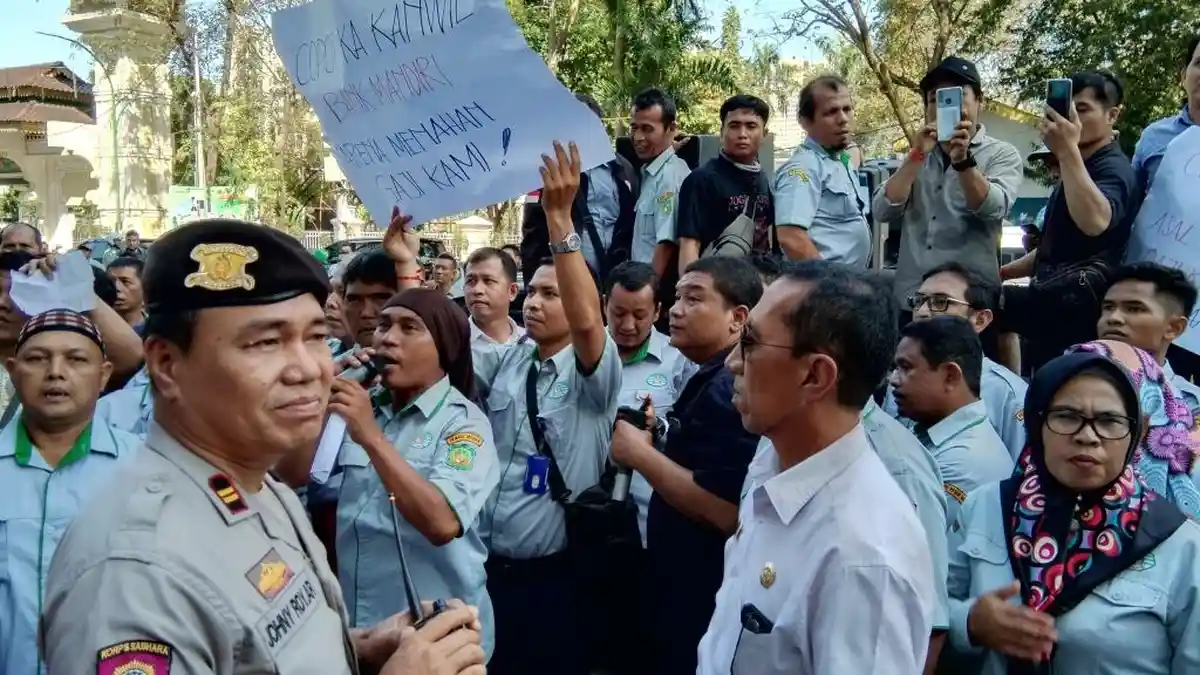 Pekerja PD Pasar Singgung soal Gaji Tersendat, Pendemo Menolak Kirim Perwakilan