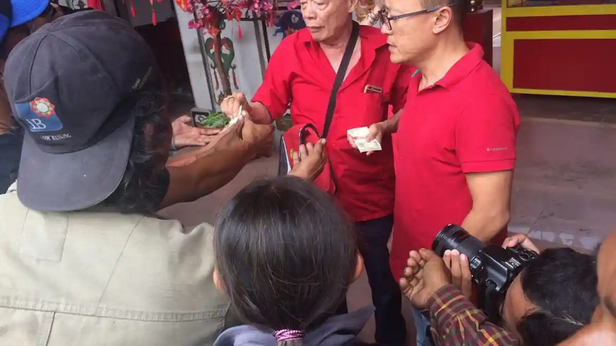 Meriahnya Suasana Imlek di Kelenteng Fuk Ling Miau