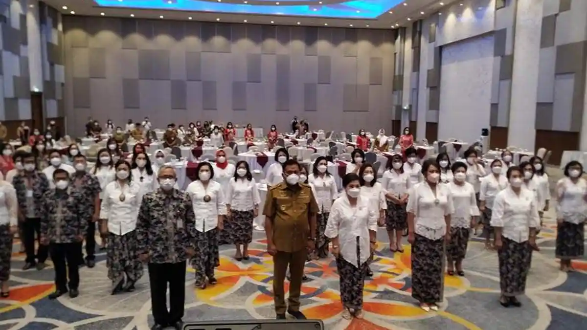 Rita Tamuntuan, Istri Gubernur Olly Dondokambey, Melantik Pengurus Dekranasda Sulut 2021-2024