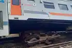 KERETA-ANJLOK-Tiga-gerbong-KA-Bangunkarta.jpg