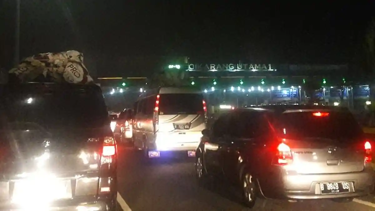 Dinihari Tadi Terjadi Macet Panjang GT Cikarang Utama 1, Gerbang Tol Sempat Ditutup