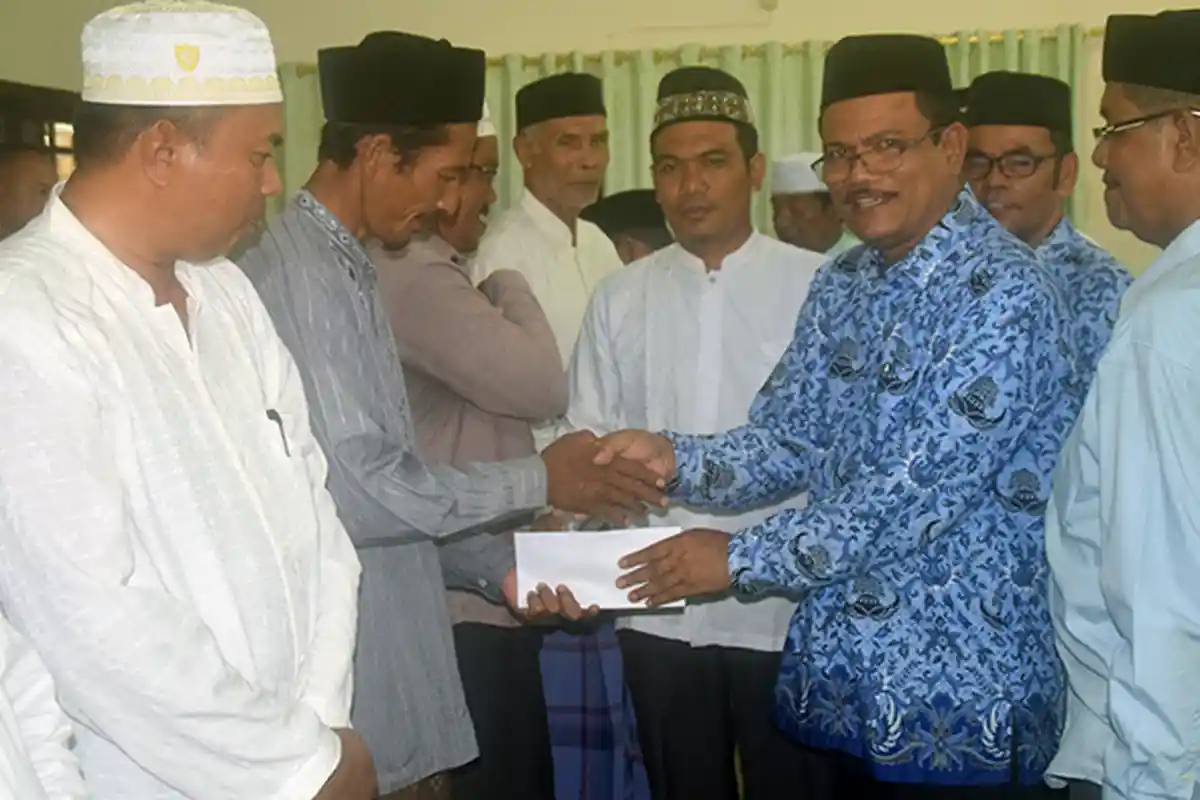 15 Ulama Kharismatik dan 250 Pimpinan Dayah/Balai Pengajian di Pijay Terima Bantuan Ramadhan
