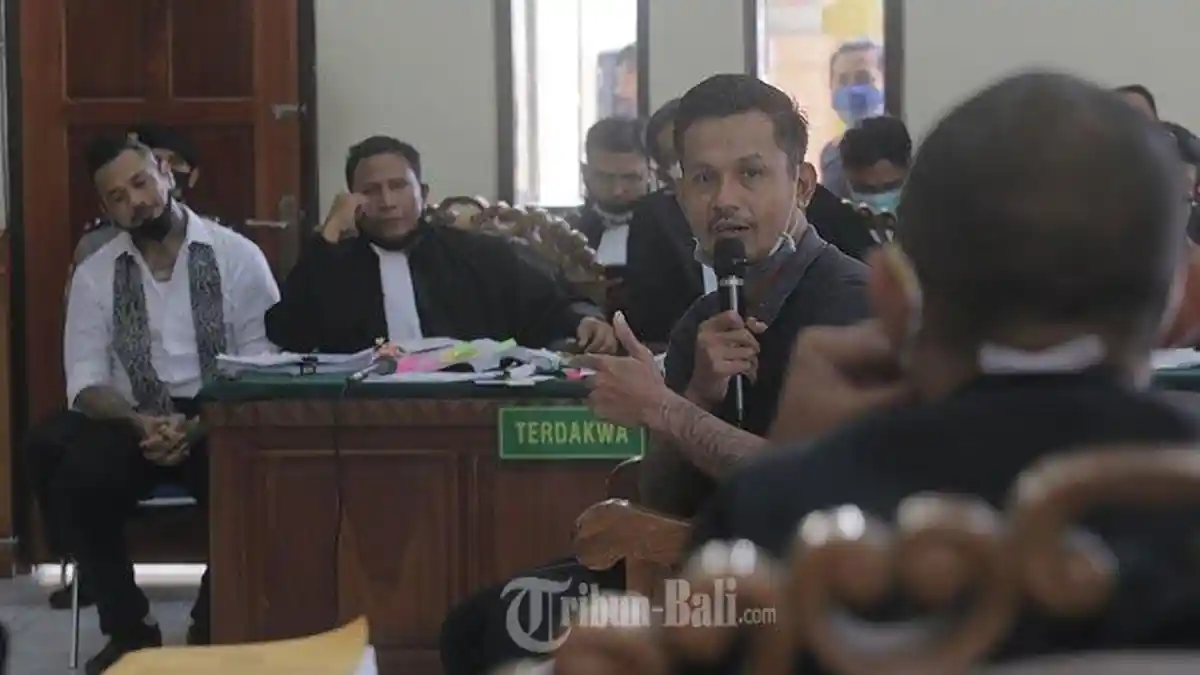Rina Nose Datangi Persidangan Jerinx & Personil SID Jadi Saksi, Begini Suasana Sidang di PN Denpasar