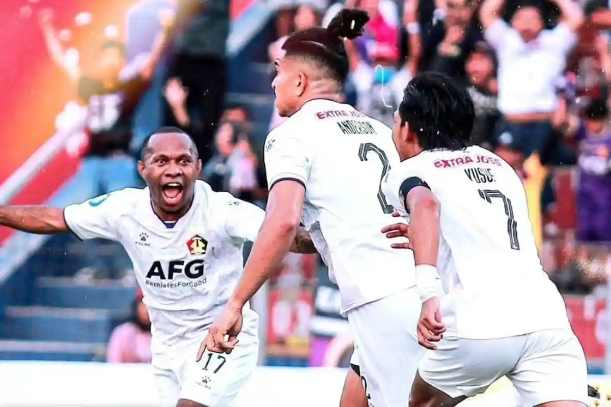 Kota Tahu Dijejali Bintang: Persib Sudah Dipaksa Ikhlas, Persija & Persis Korban Persik Selanjutnya?