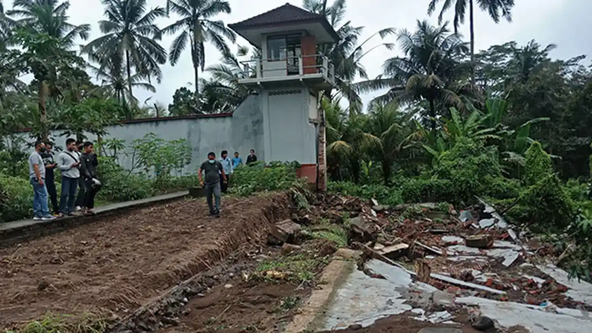 Pagar Keliling Rutan Bangli Sepanjang 42 Meter Roboh