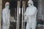 petugas-medis-memakai-alat-pelindung-diri-apd-48548.jpg