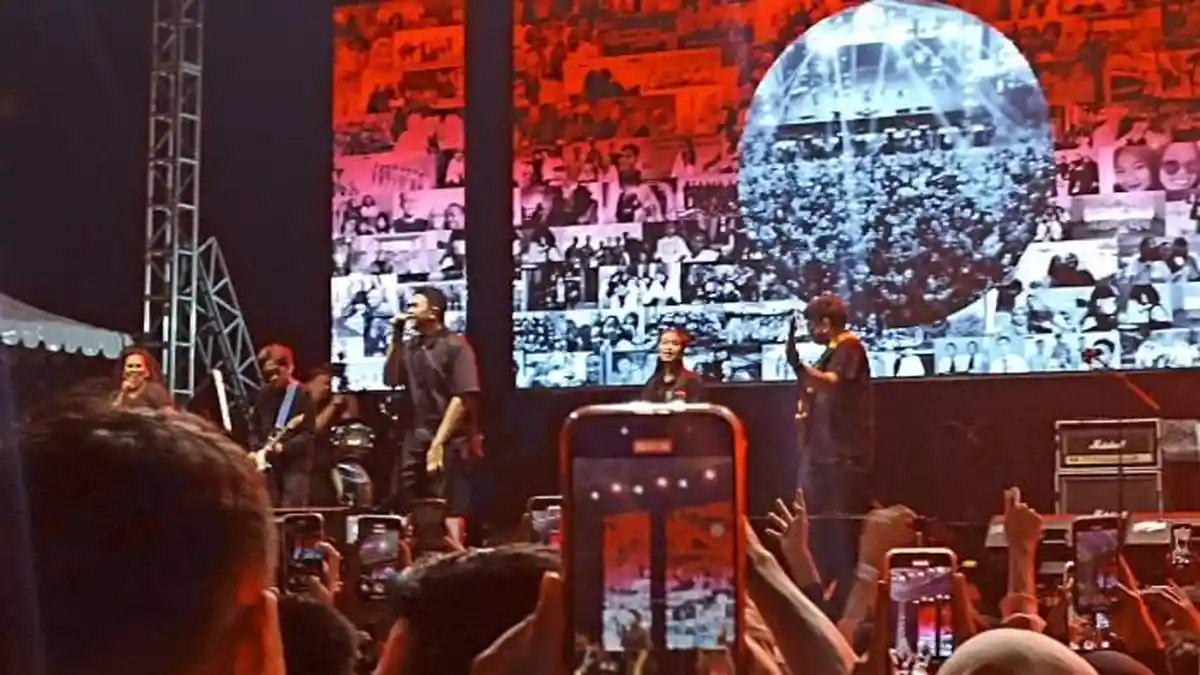 Tulus Hipnotis Ribuan Penonton di Lombok dalam Panggung Melodia