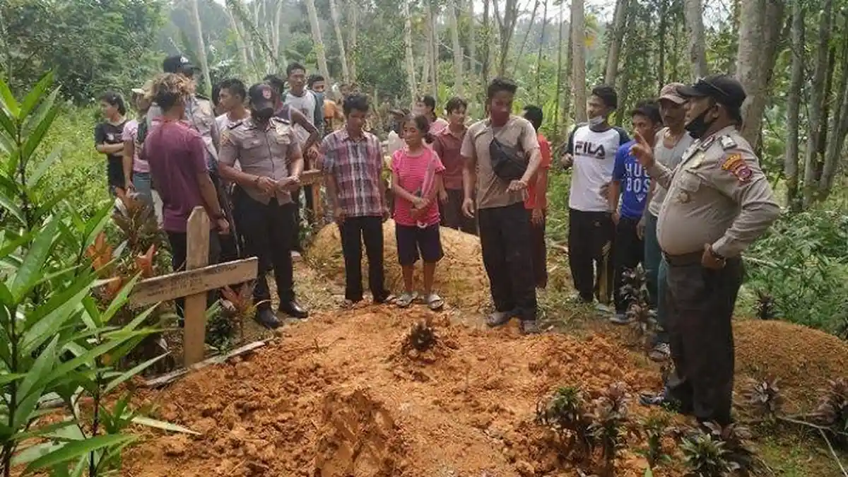 Warga Tangkap 2 Remaja yang Nekat Bongkar Makam untuk Ambil Kelingking Mayat