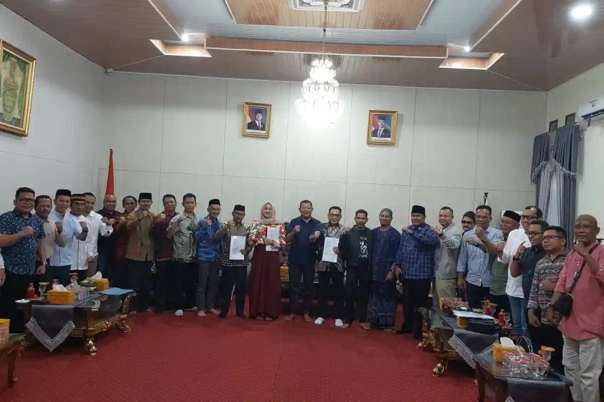 BREAKING NEWS - Hari Ini Anggota DPR, DPD & Ratusan Warga Aceh Singkil Kepung Pulau Sengketa