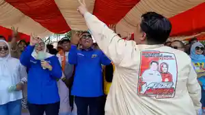 momen-lima-calon-Wali-Kota-Kendari-saling-pamer-nomor-urut-saat-deklarasi-kampanye-damai.jpg