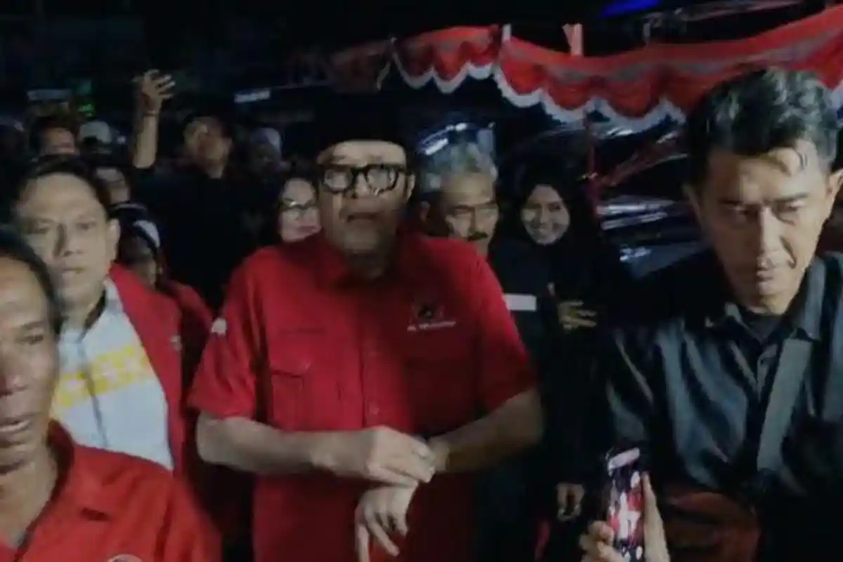 Pastikan Anies Ogah Ikut, PDI Perjuangan Jabar Akhirnya Jalan Kaki Sambil Salawatan ke KPU Jabar