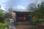 rumah-muhammad-taufiq-di-ende-terbakar.jpg