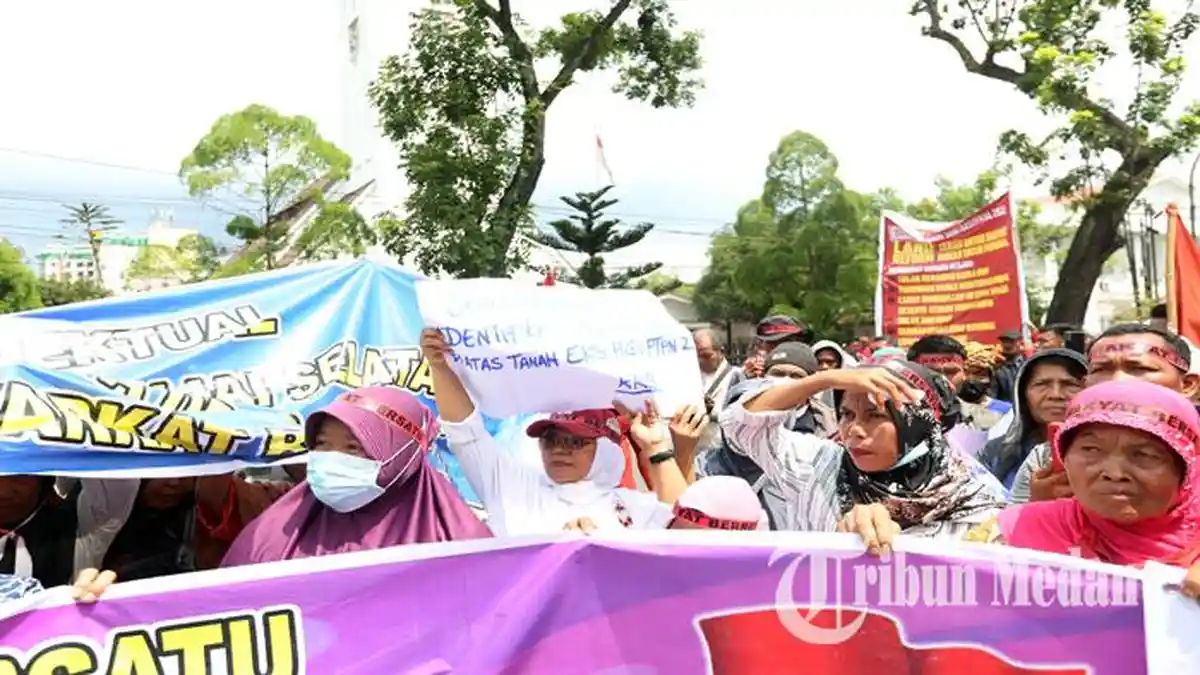 Berita Foto: Gubernur Edy Empat Tahun Menjabat, Dinilai Tak Mampu Selesaikan Masalah Tanah di Sumut - 2692022_UNJUK-RASA-PETANI_ABDAN-SYAKURO-3.jpg