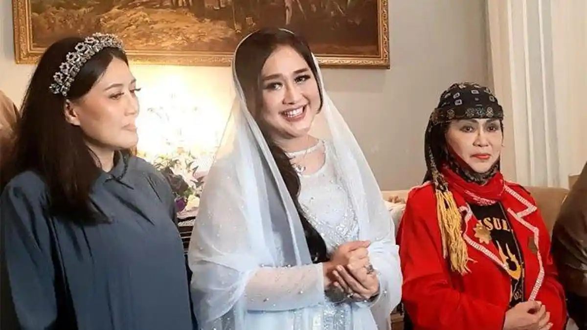 Paramitha Rusady Tampil Cantik di Usia 55, Ternyata Sering Bawa Minyak Angin