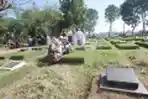 Ziarah Kubur Saat Lebaran