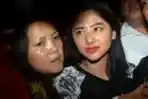 Dewi Perssik Tiba di Rutan Pondok Bambu