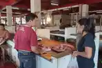 Pedagang-daging-babi-di-Pasar-Bersehati-Manadofhfghfgh.jpg
