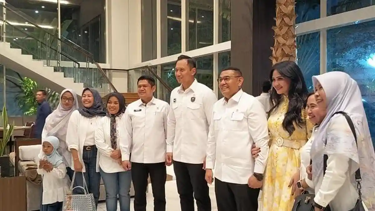 Menko AHY dan Pemprov Sulteng Gala Dinner di Hotel Santika Palu, Kompak Pakai Kemeja Putih