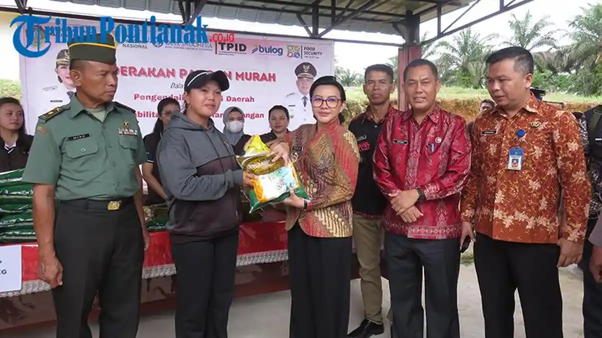 Gerakan Pangan Murah di Amboyo Utara, Bupati Karolin Berikan Diskon Harga