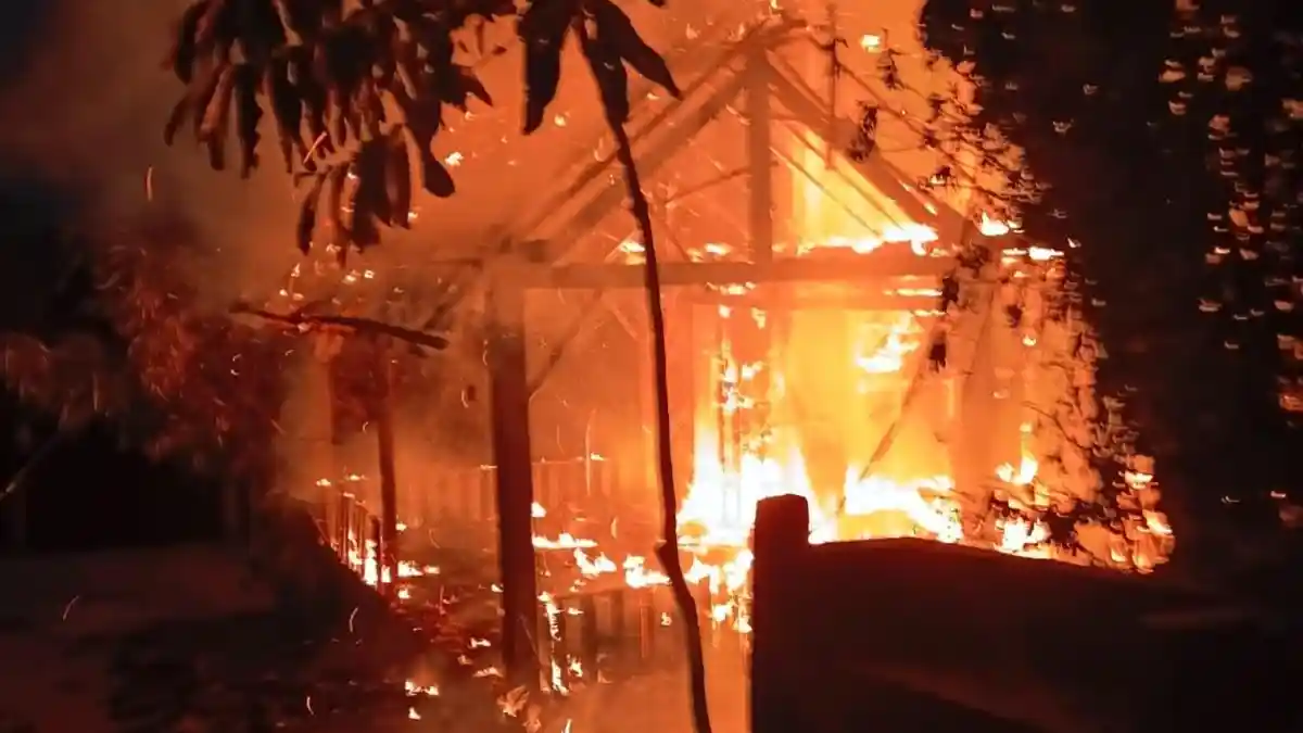 Pondok Junuudul Musthofa Kediri Terbakar Usai Salat Magrib, Bangunan Kayu Hangus