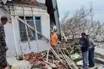 Abrasi Ancam Warga Dukuh Pandan Laut, Anggota DPRD Kabupaten Tegal Bakhrun Turun Langsung ke Lokasi