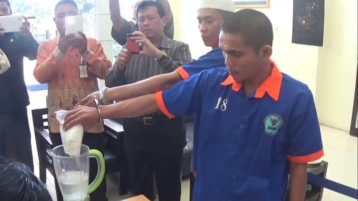 Sabu Asal Malaysia Dimusnahkan oleh Kurirnya Sendiri