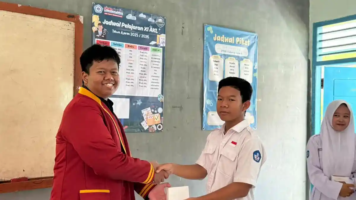 Mahasiswa Universitas Teknokrat Indonesia Gelar Pelatihan Financial Control di SMKN Padang Cermin - Tribunlampung.co.id