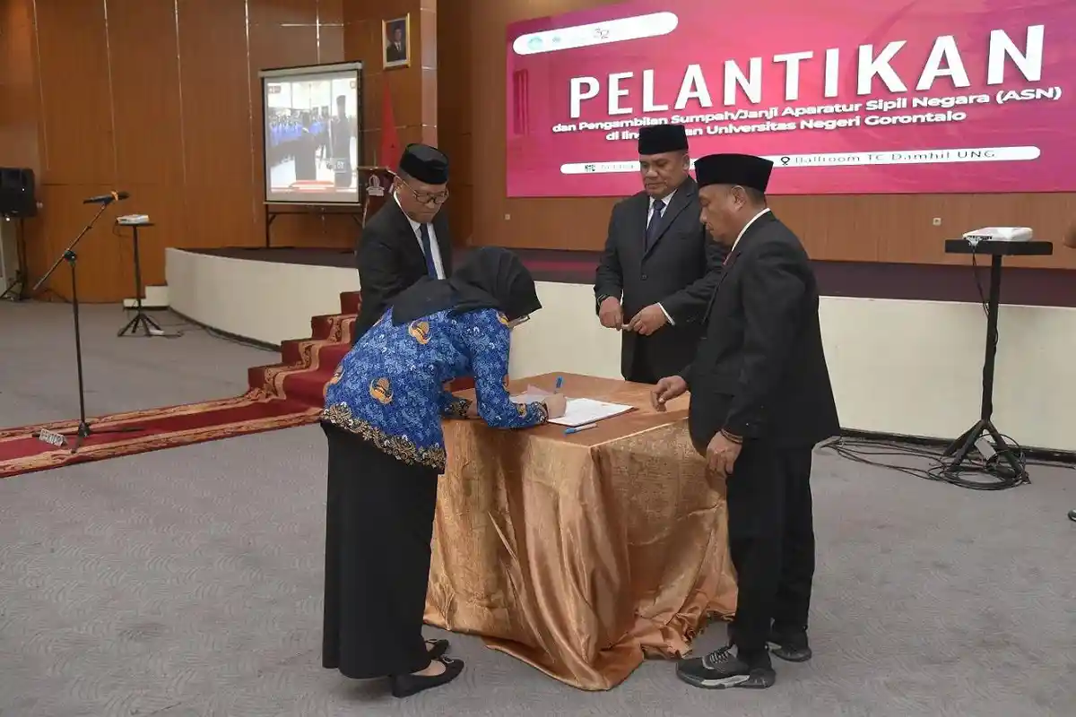 Ratusan PPPK UNG Resmi Dilantik, Rektor Eduart Wolok Tekankan Etos Kerja dan Integritas