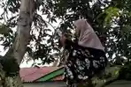 ikuti-kuliah-online-astrid-wulandari-terpaksa-memanjat-pohon.jpg