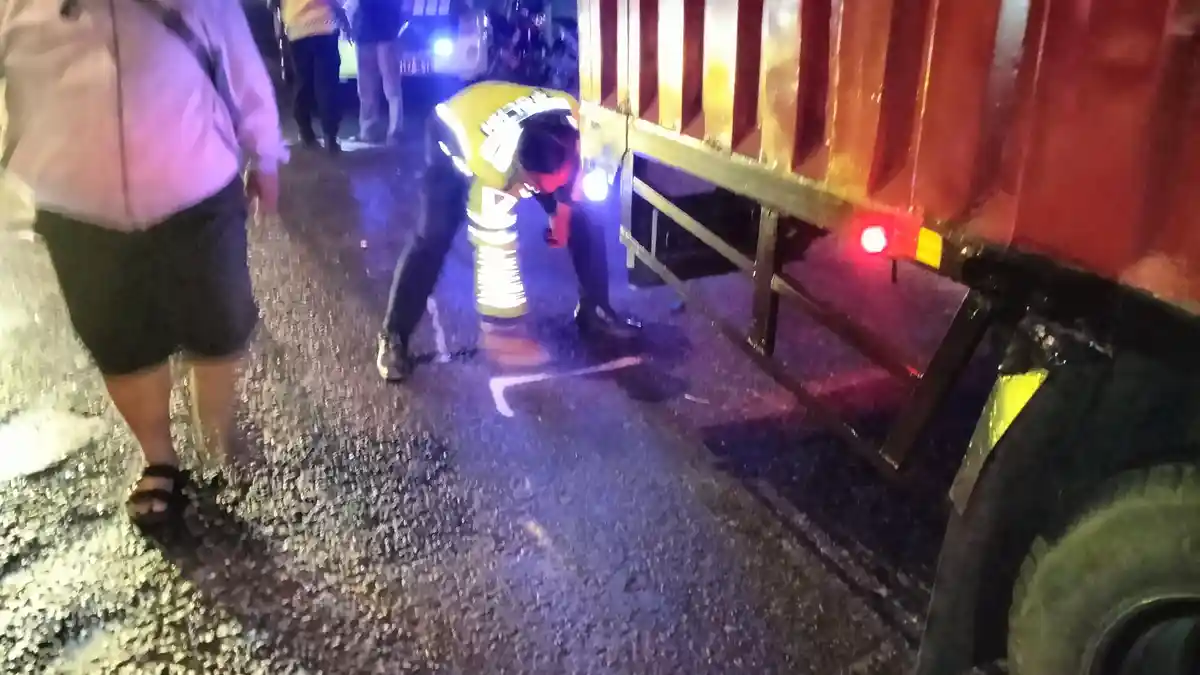 Tragis, Pelajar Jombang Tewas Digilas Truk Akibat Jalan Bergelombang