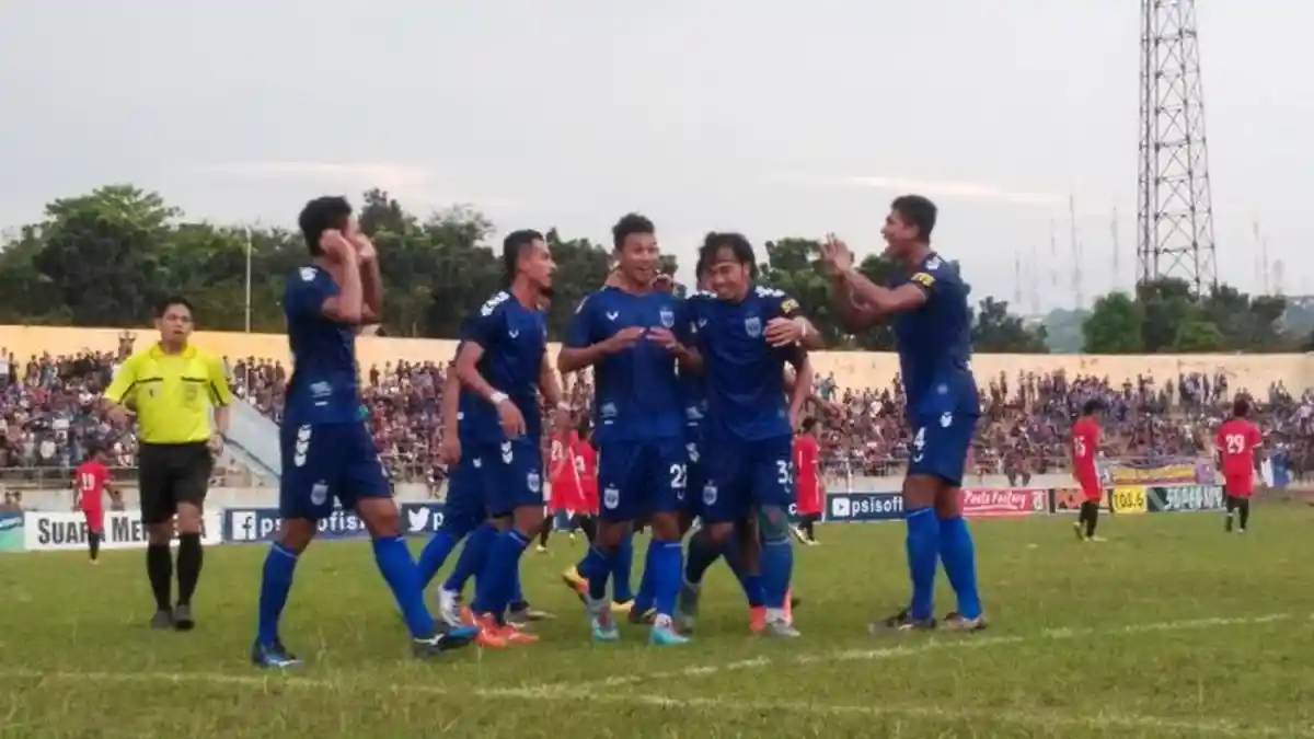 Tong Eng Gemilang, PSIS Semarang Cukur Persibat Batang 3-0