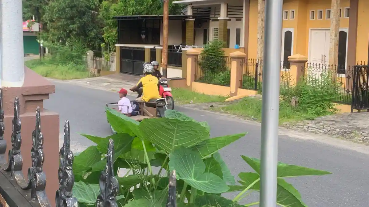 Cuaca 7 Kota di Sumbar Senin 5 Januari 2026, Waspada Padang Panjang Hujan Petir