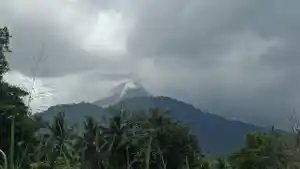 Erupsi-Gunung-Lewotobi-Laki-laki-di-Flores-Timur-NTT-Sabtu-23-Desember-2023.jpg