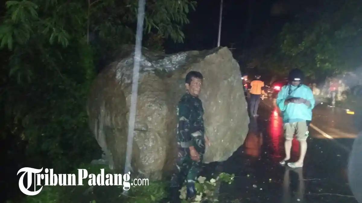 POPULER - Pikap Tertimpa Longsoran Batu di Bukit Lampu| Polresta Padang Siagakan 421 Personel