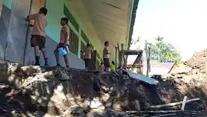 Kondisi-Gedung-SDN-Wolomoni-setelah-tiang-dan-lantai-digusur-untuk-Koperasi-Merah-Putih.jpg