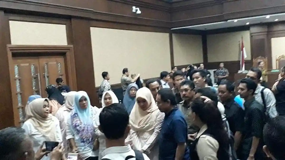 Suami Dituntut 10 Tahun Penjara, Darwati Bilang Begini di Akun IG-nya