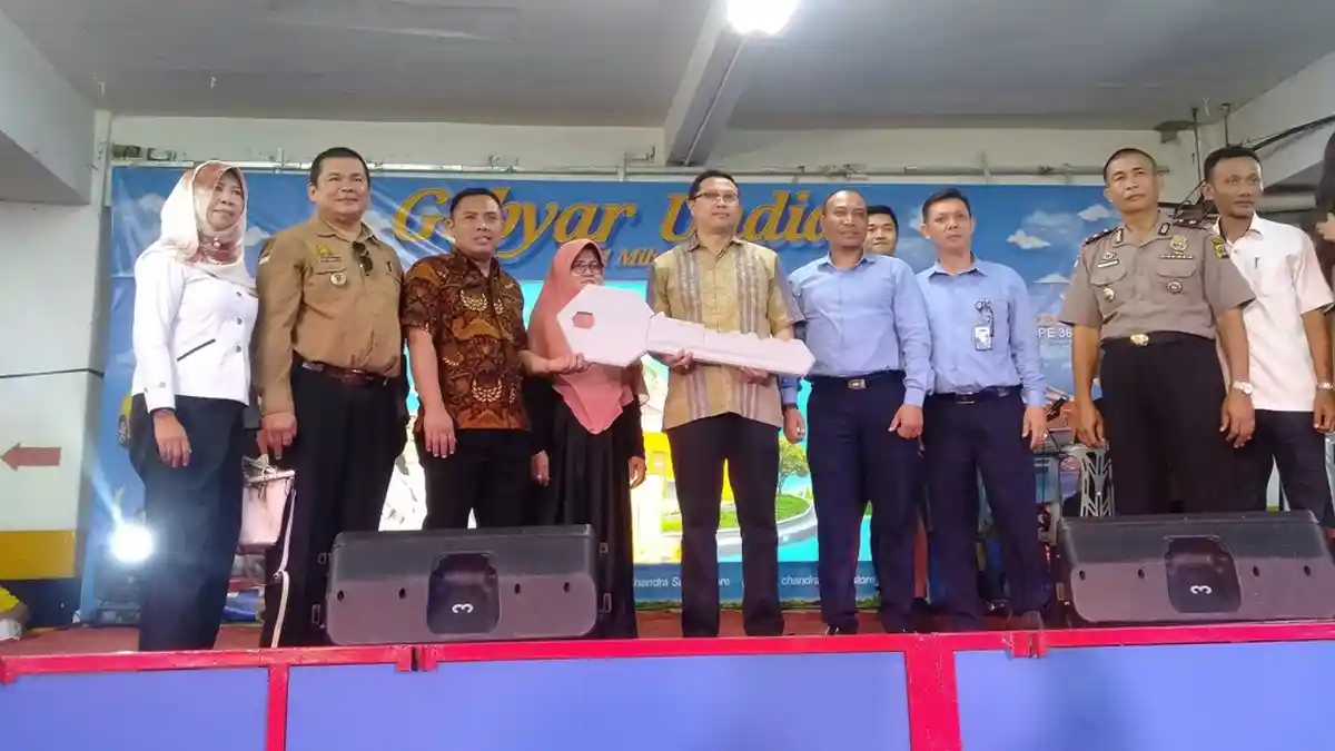 Mimpi Dapat Ikan Banyak, Pengusaha Genting di Lampung Tengah Ini Raih Hadiah Rumah Undian Chandra