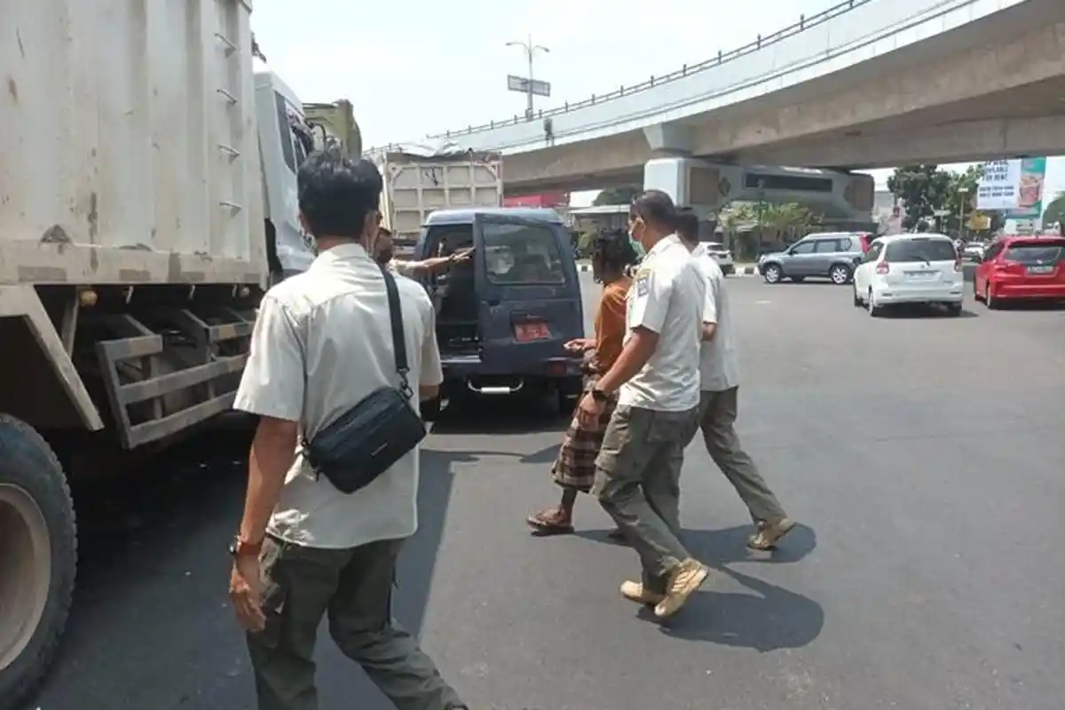 Satpol PP Sleman Amankan ODGJ di Flyover Jombor 