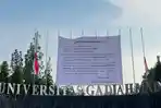202600522_Spanduk-permintaan-maaf-di-UGM.jpg