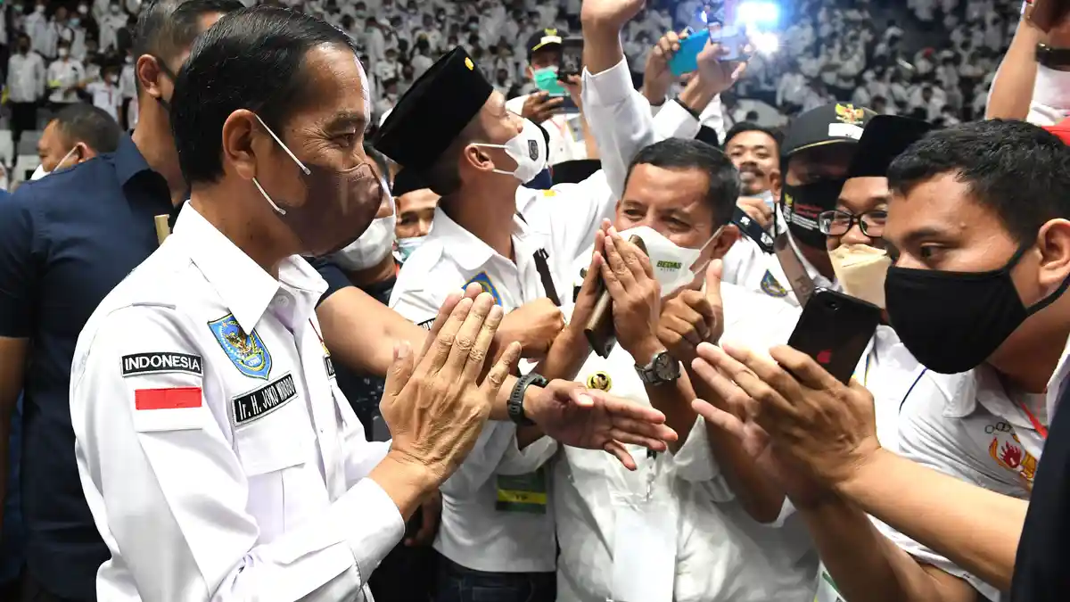 Mendagri Diminta DPR Jatuhkan Sanksi kepada Para Kades yang Dukung Jokowi 3 Periode
