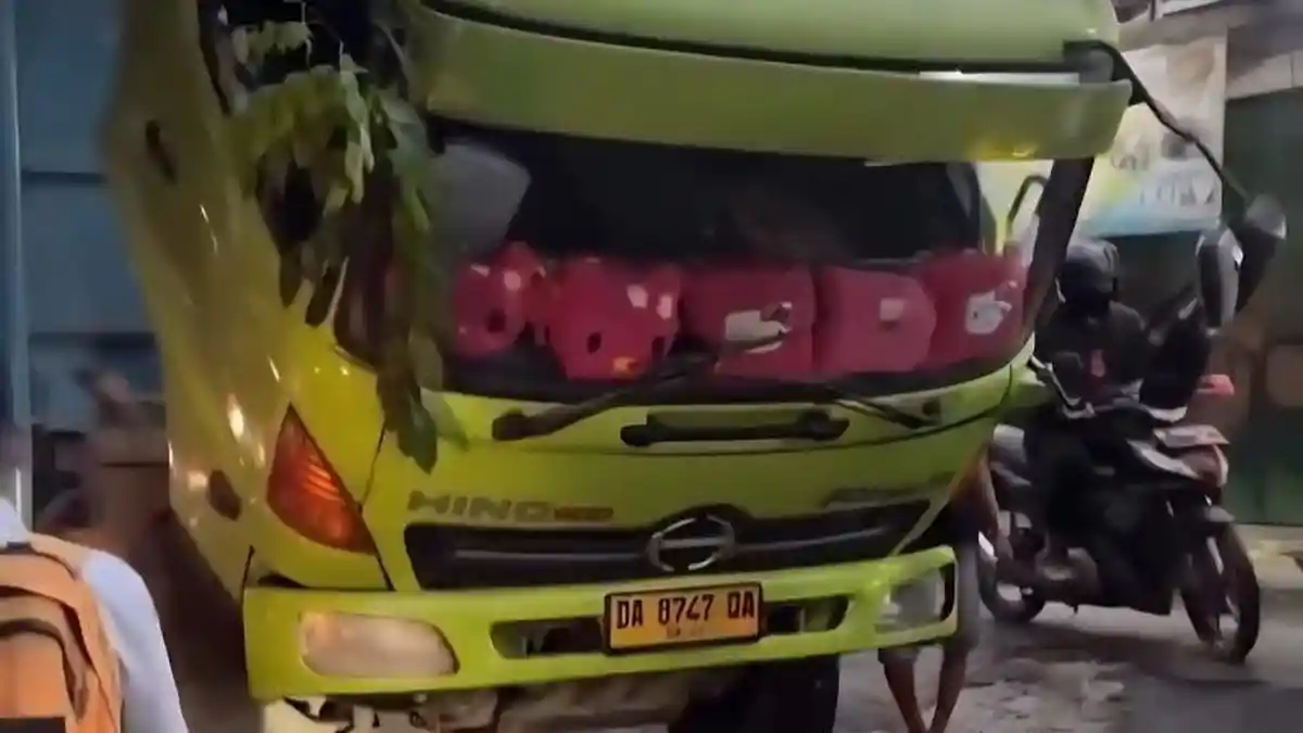 Kemacetan Parah Terjadi di Jalan Tanah Baru Beji Depok, Ada Dump Truck Mogok